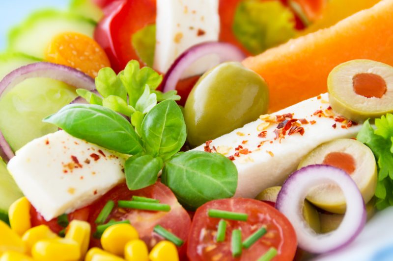 Mozzarella - Salat mit Chiliflocken und Melone