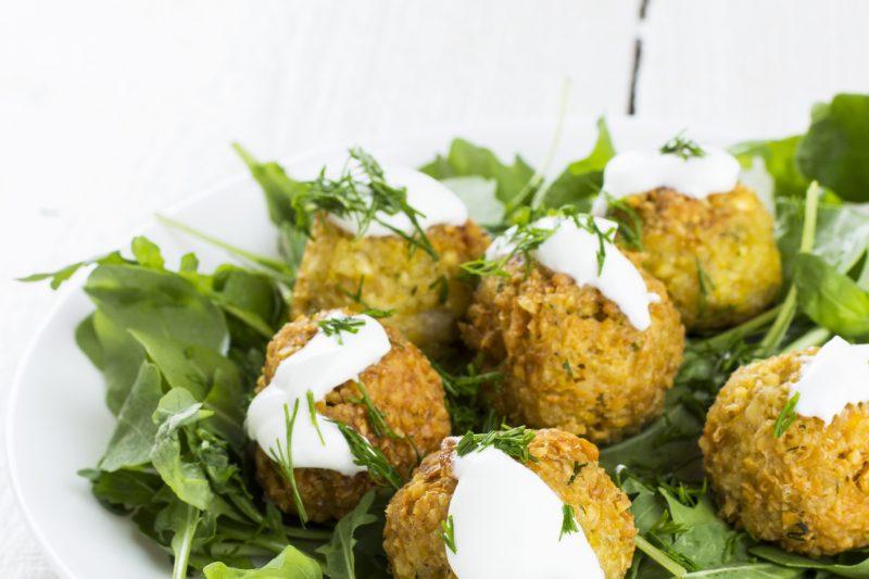 Schnelle Falafel mit Kräuterjoghurt