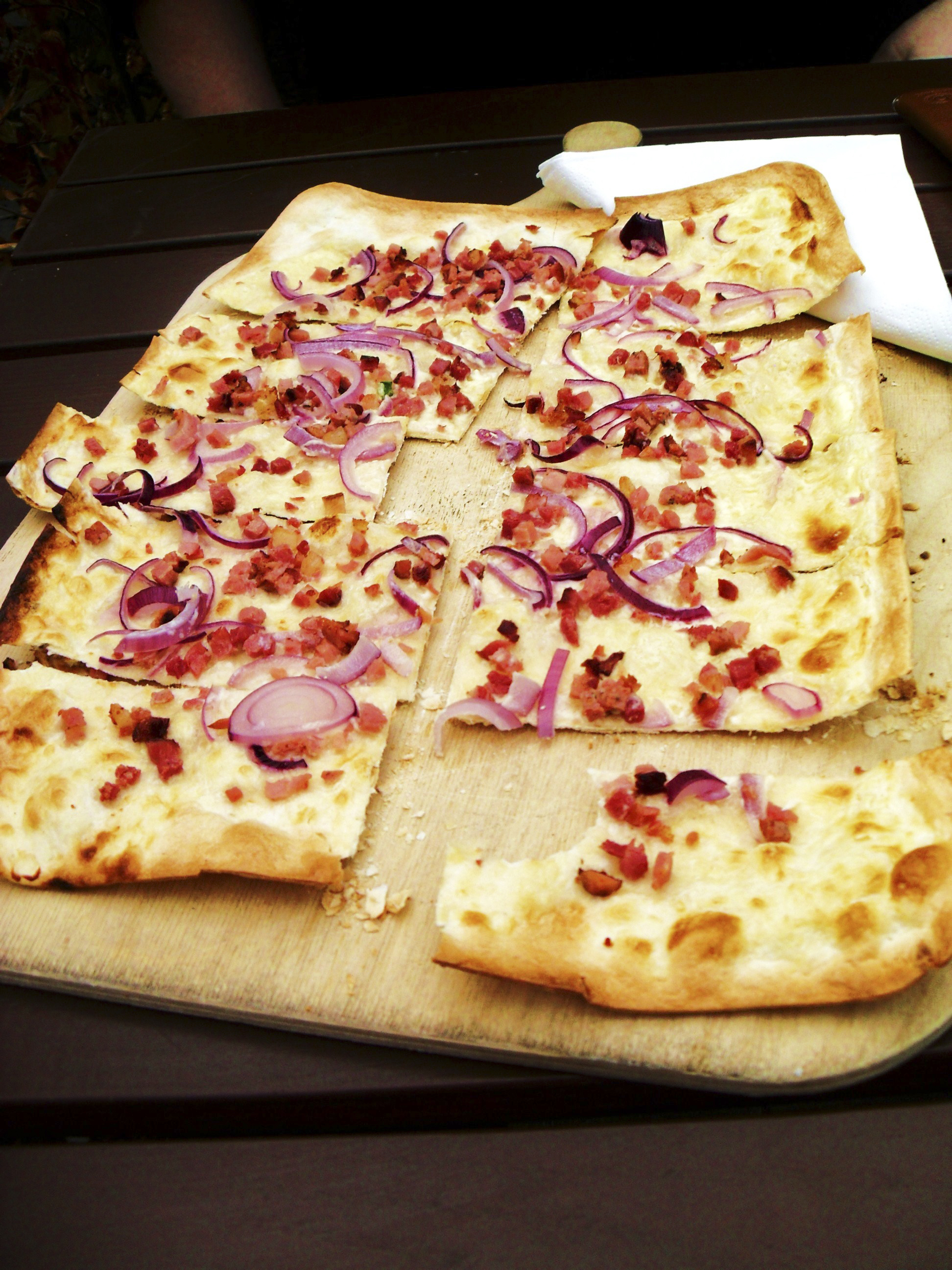 Flammkuchen Mit Schinken Und Zwiebeln — Rezepte Suchen