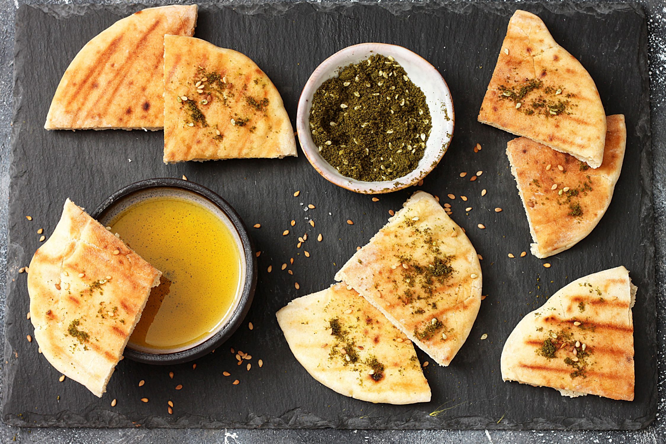 Selbstgebackenes Pita Brot Mit Zatar Und Olivenol Zum Dippen Rezept