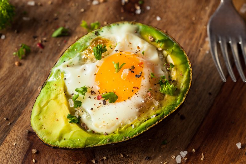 Gebackene Eier in Avocado