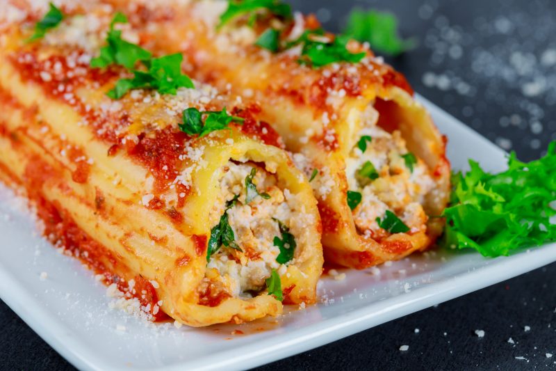 Italienische Ricotta-Hack-Cannelloni arrabiata