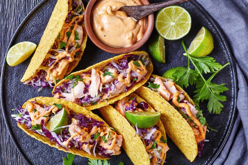 Lachs-Tacos mit Rotkohl-Salat und selbst gemachter Taco-Mayo