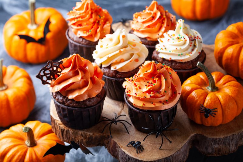 Kürbis-Cupcakes mit Mango-Frosting