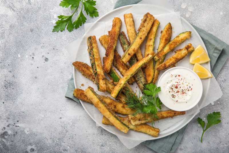 Zucchini-Pommes mit Dip