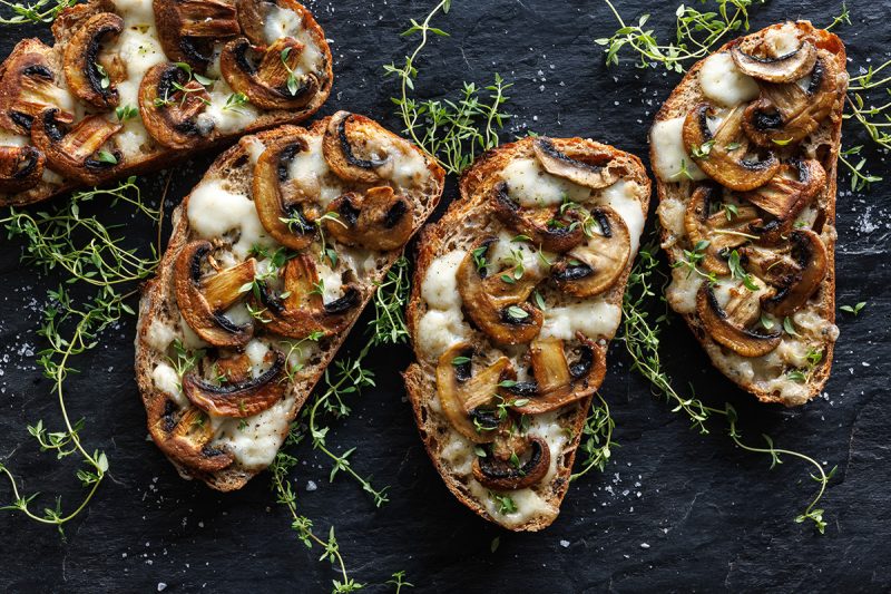 rustikale-pilz-brote-ueberbacken_istock-1819927135 Rustikale Pilz-Brote überbacken