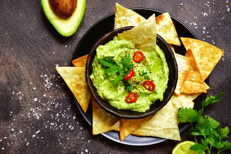 Spicy Guacamole mit Tortilla-Chips