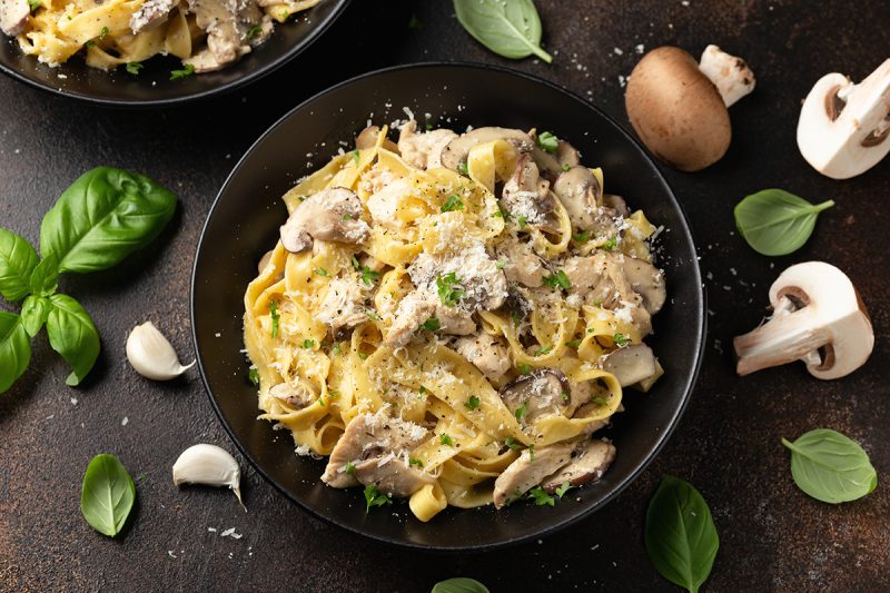 Tagliatelle mit Pilztopping a la Carbonara Tagliatelle mit Pilztopping a la Carbonara
