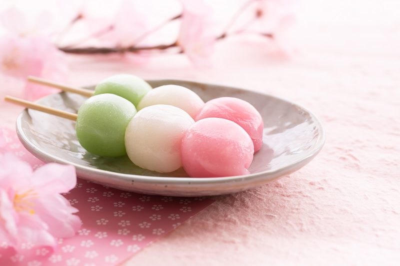 Hanami Dango &ndash; japanische Reisb&auml;llchen mit Matcha & Erdbeere