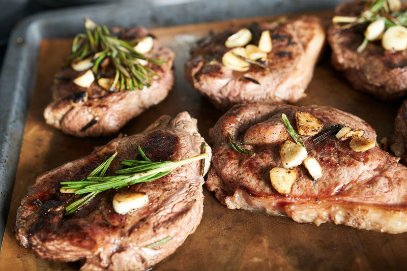 Gegrilltes Rinderfilet mit Rosmarin & Knoblauch