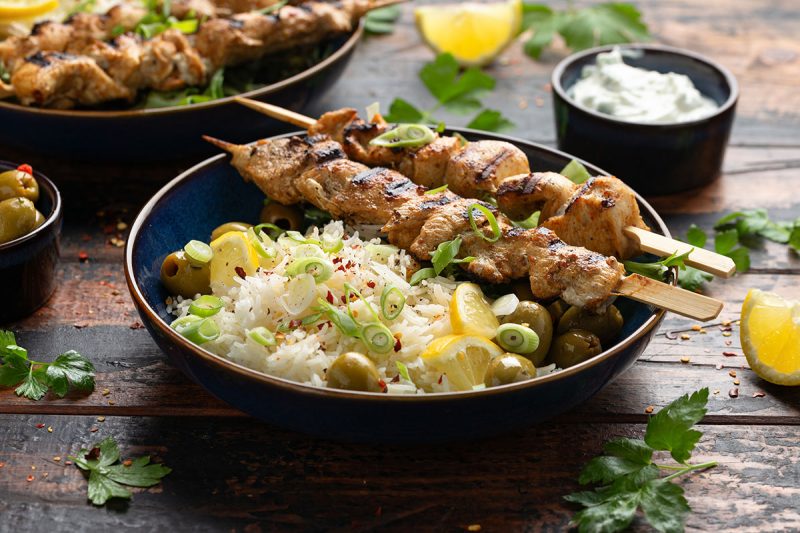 Souvlaki Spie&szlig;e vom Grill mit Zitronenreis