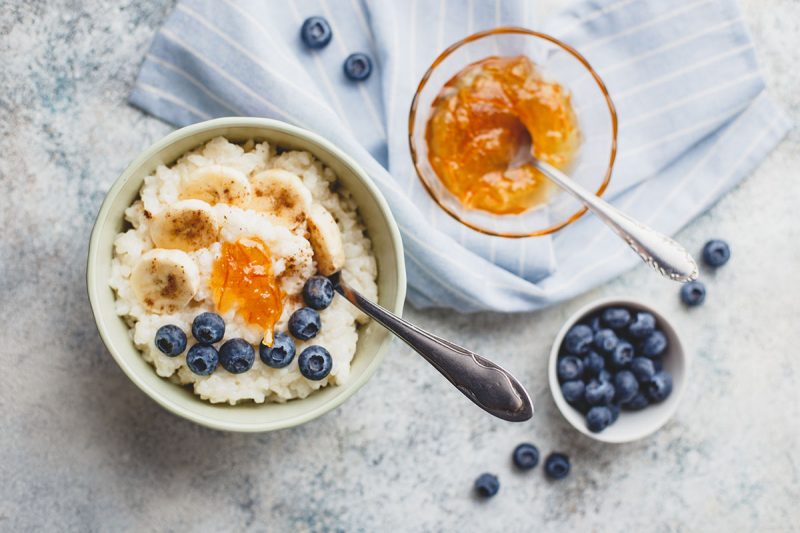 Milchreis mit Blaubeeren & Orangenmarmelade