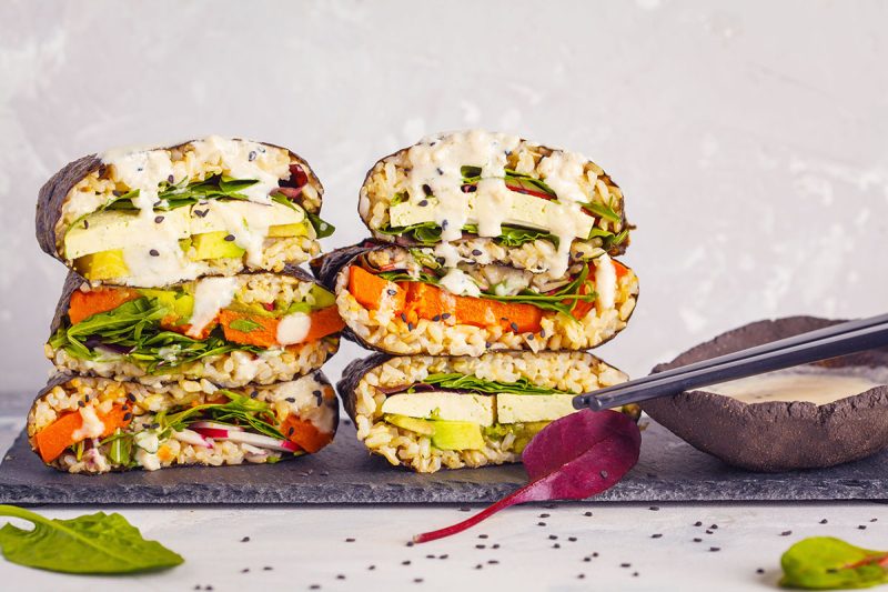 Onigirazu mit Tofu, S&uuml;&szlig;kartoffel & Avocado