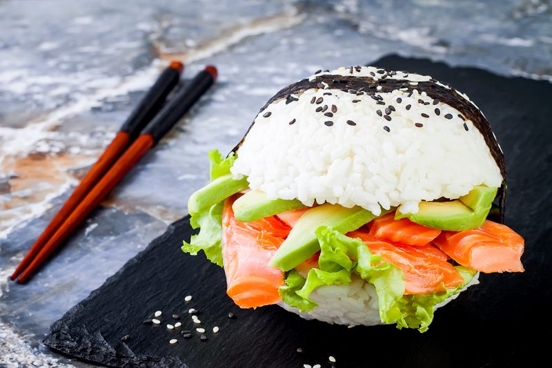 Sushi Burger mit Lachs & Shichimi Mayo