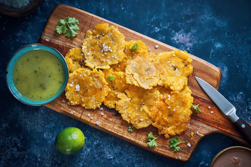 Tostones mit Mojo Verde