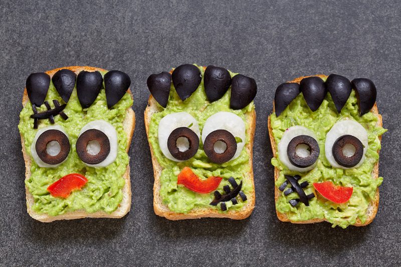 Frankenstein-Toast mit Guacamole Frankenstein-Toast mit Guacamole