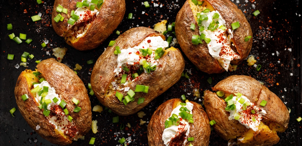 Baked Potatoes mit Sour-Cream-Füllung | Rezept