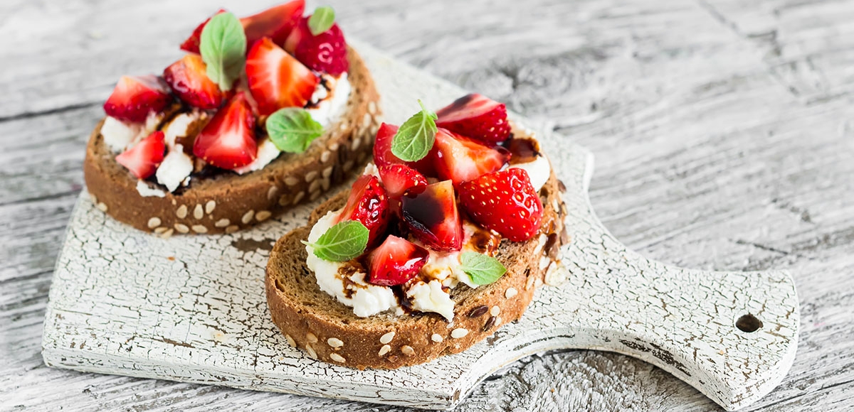 Erdbeer-Balsamico-Stulle mit Pfeffer-Twist