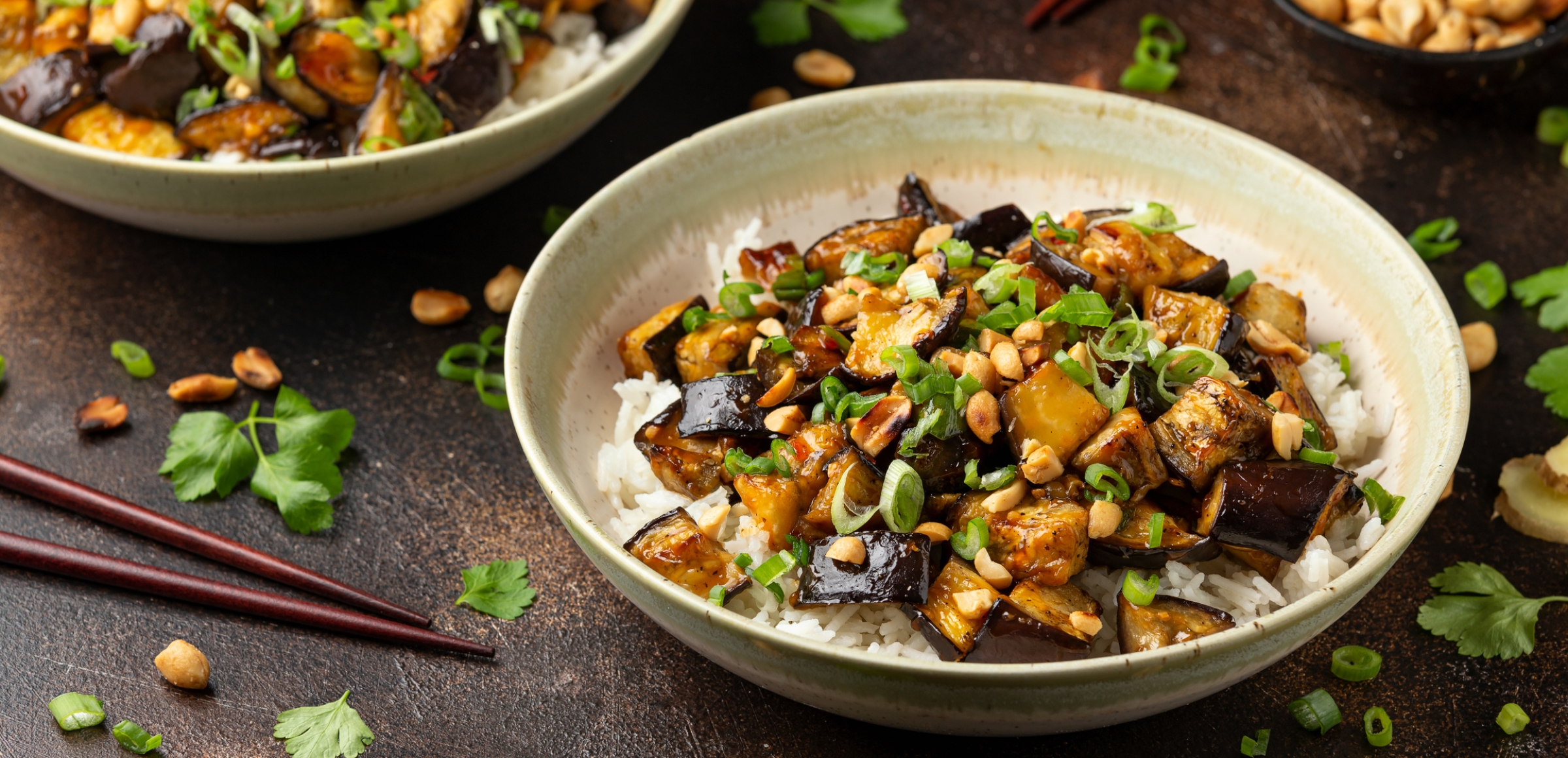 Asiatische Auberginen-Pfanne mit Erdnuss-Sauce | Rezept