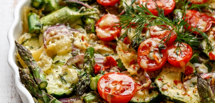 Mediterraner Gemüse-Nudelauflauf mit grünem Spargel | Rezept