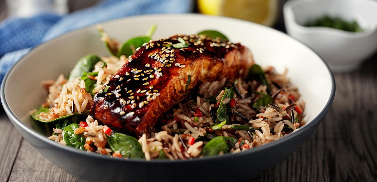 Teriyaki-Lachs auf Wildreis-Salat | Rezept